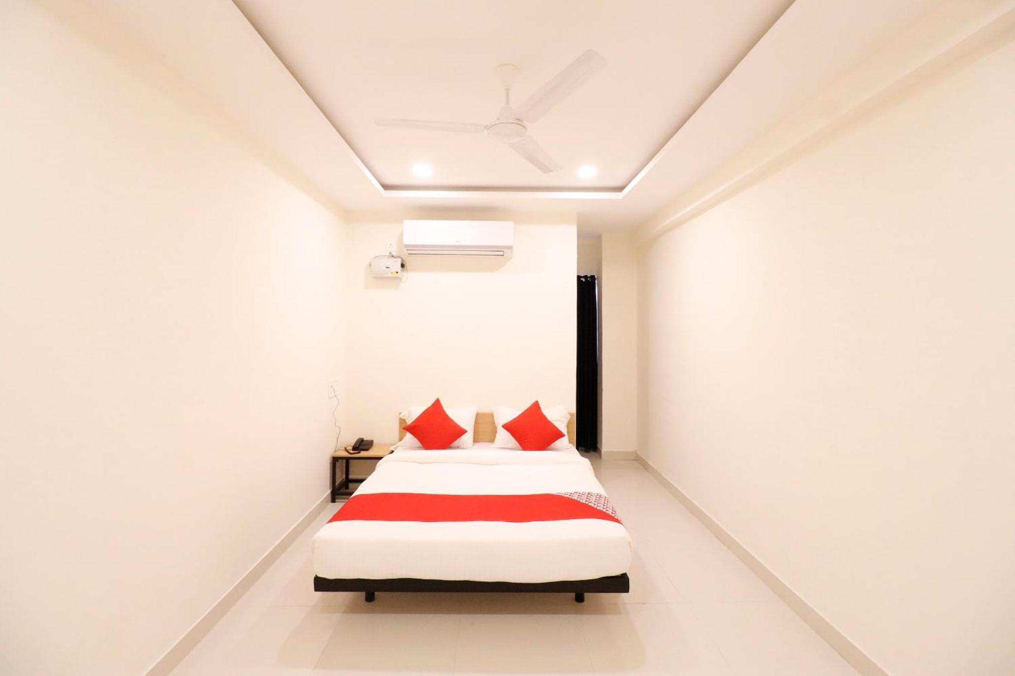 Collection O Manjari - Mundhwa Road Formerly 7 Treats 외부 사진