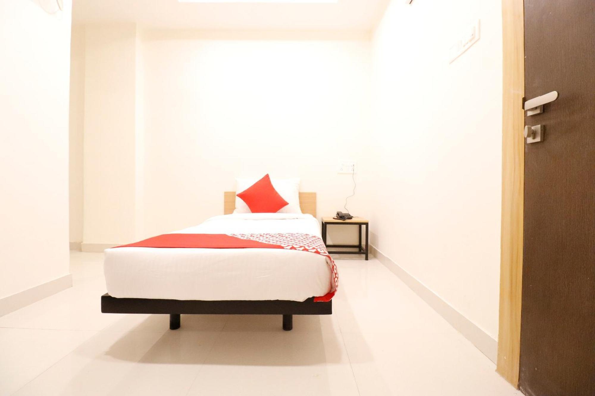 Collection O Manjari - Mundhwa Road Formerly 7 Treats 외부 사진
